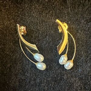 14K gold and pearl earrings
